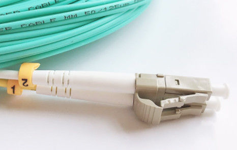 FTTH 2mm διπλό σκοινί μπαλωμάτων οπτικών ινών LC UPC ΚΚ OM3 50/125