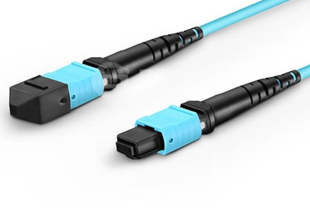 10g καλώδιο LSZH υλικό MPO 8 οπτικών ινών θηλυκή πολλαπλού τρόπου OM3 ίνα κορμών πυρήνων