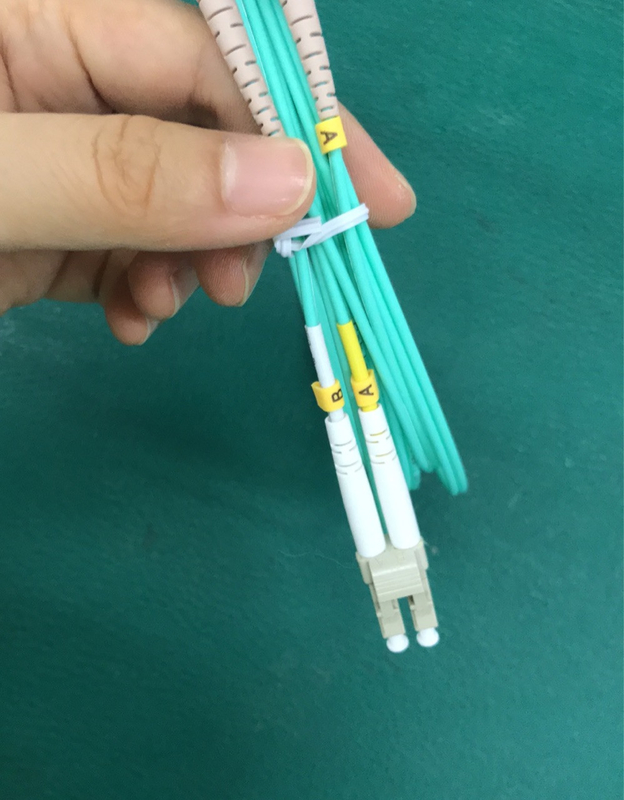 σκοινί 3 μέτρο LC μπαλωμάτων οπτικών ινών 3.0mm OM3 στο πολλαπλού τρόπου διπλό καλώδιο μπαλωμάτων οπτικών ινών Sc