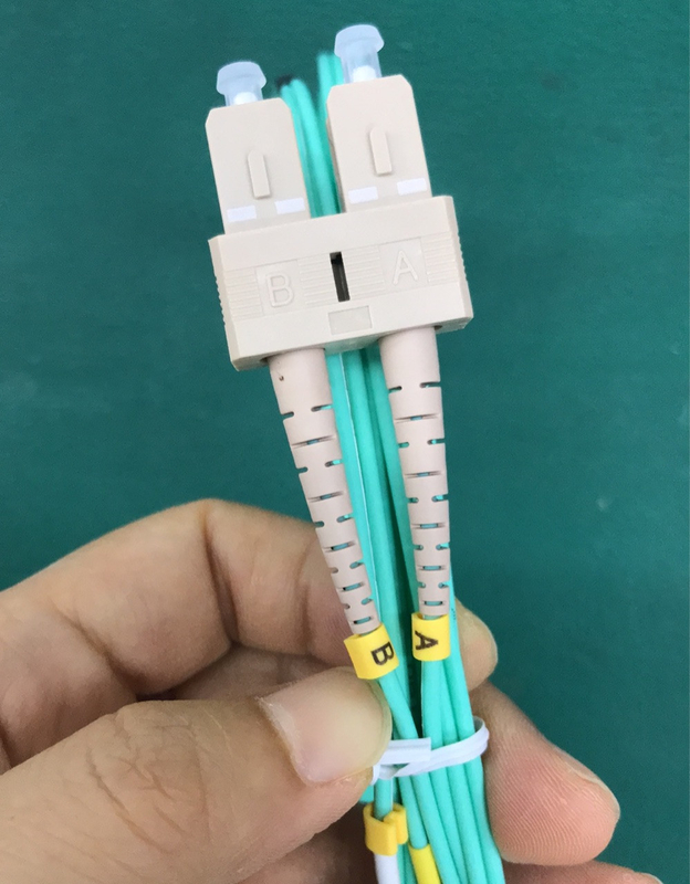 σκοινί 3 μέτρο LC μπαλωμάτων οπτικών ινών 3.0mm OM3 στο πολλαπλού τρόπου διπλό καλώδιο μπαλωμάτων οπτικών ινών Sc