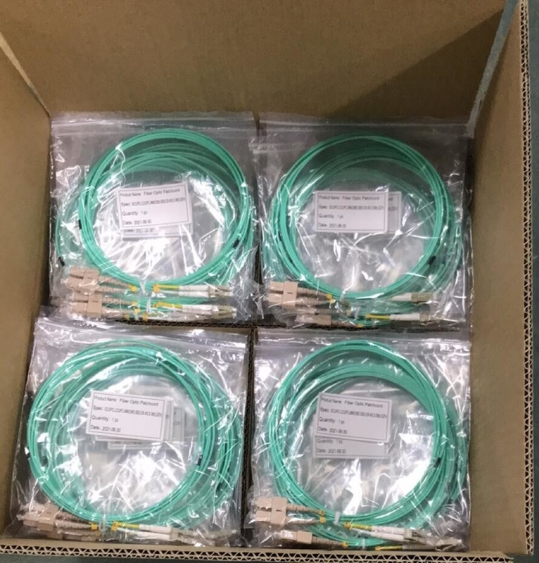 σκοινί 3 μέτρο LC μπαλωμάτων οπτικών ινών 3.0mm OM3 στο πολλαπλού τρόπου διπλό καλώδιο μπαλωμάτων οπτικών ινών Sc